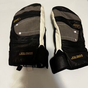 Women's Black and Gray lightweight gloves for skiing